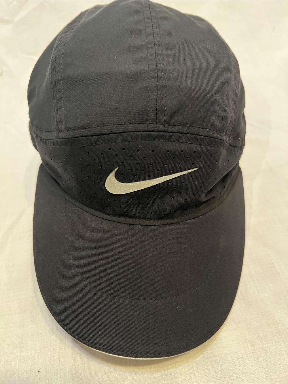 Nike Black Men’s Athletic Running Cap with Reflective Swoosh